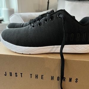 NOBULL BLACK WHITE TRAINER (MEN'S) 8.5 (Excellent Condition)